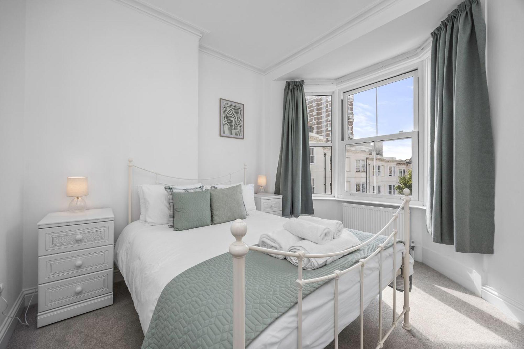 2 Bedroom Flat - With King Sized Beds, Netflix And Sky - Perfect For Contractors, Vacation Guests Or Those Relocating Hove Exterior foto