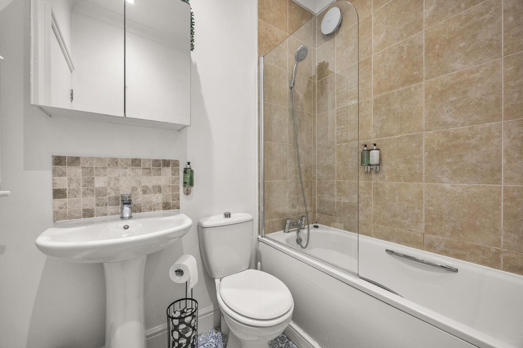 2 Bedroom Flat - With King Sized Beds, Netflix And Sky - Perfect For Contractors, Vacation Guests Or Those Relocating Hove Exterior foto