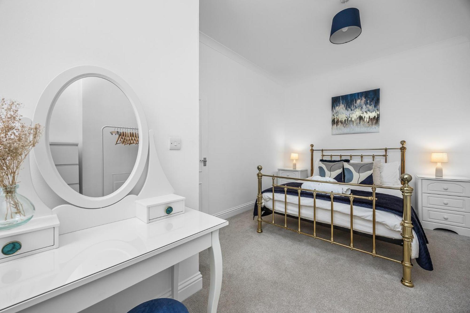 2 Bedroom Flat - With King Sized Beds, Netflix And Sky - Perfect For Contractors, Vacation Guests Or Those Relocating Hove Exterior foto