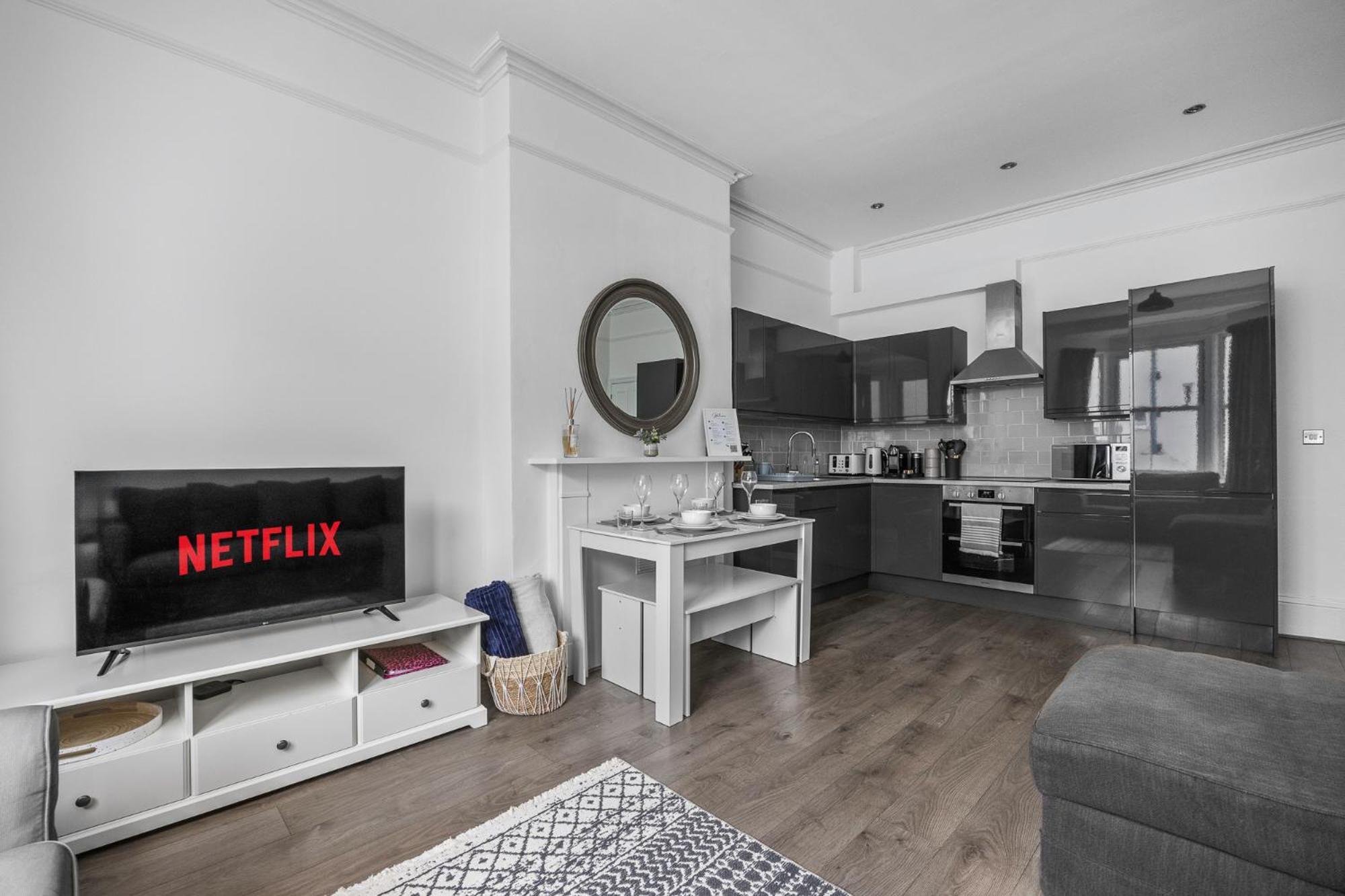 2 Bedroom Flat - With King Sized Beds, Netflix And Sky - Perfect For Contractors, Vacation Guests Or Those Relocating Hove Exterior foto