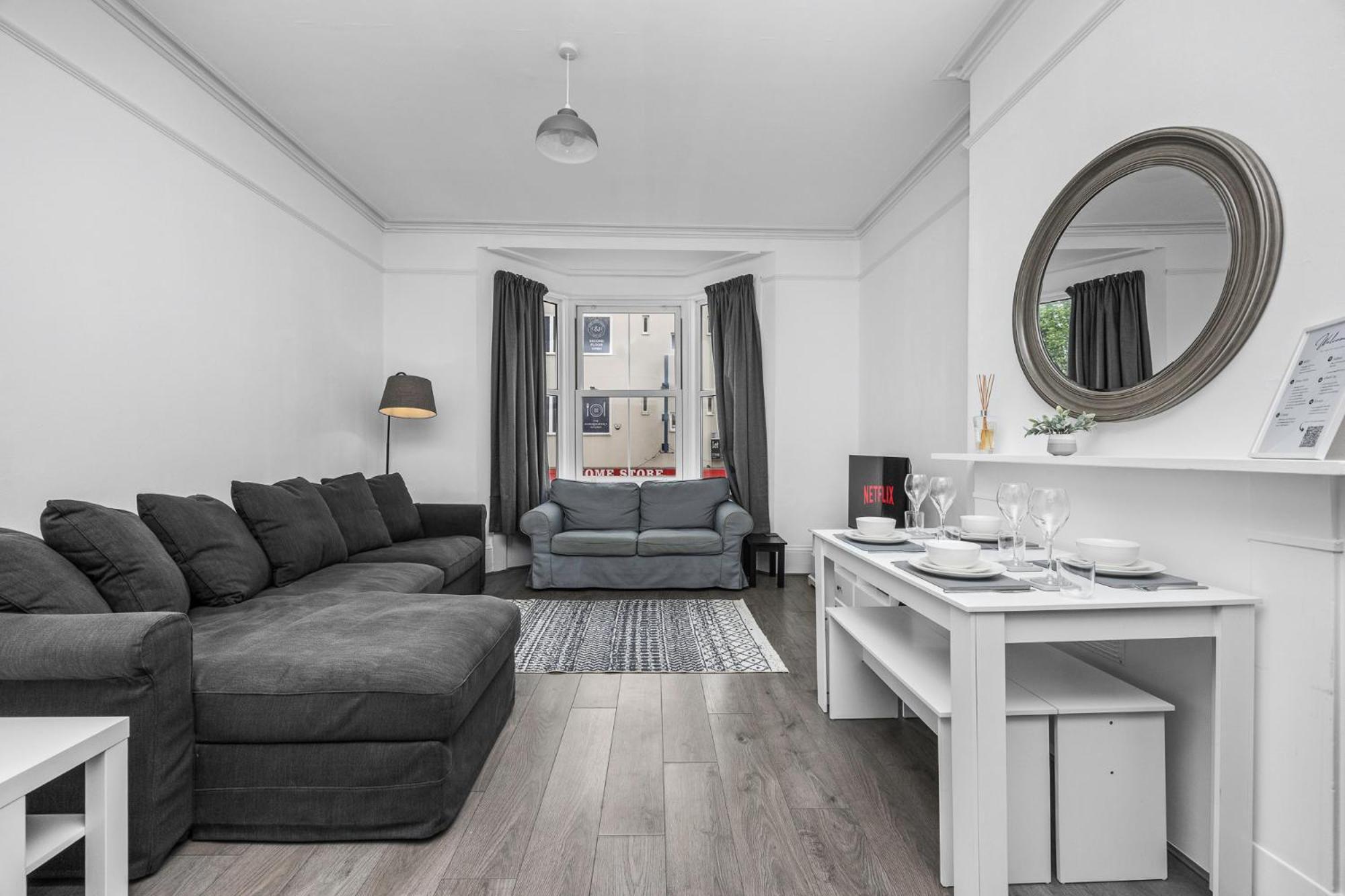 2 Bedroom Flat - With King Sized Beds, Netflix And Sky - Perfect For Contractors, Vacation Guests Or Those Relocating Hove Exterior foto