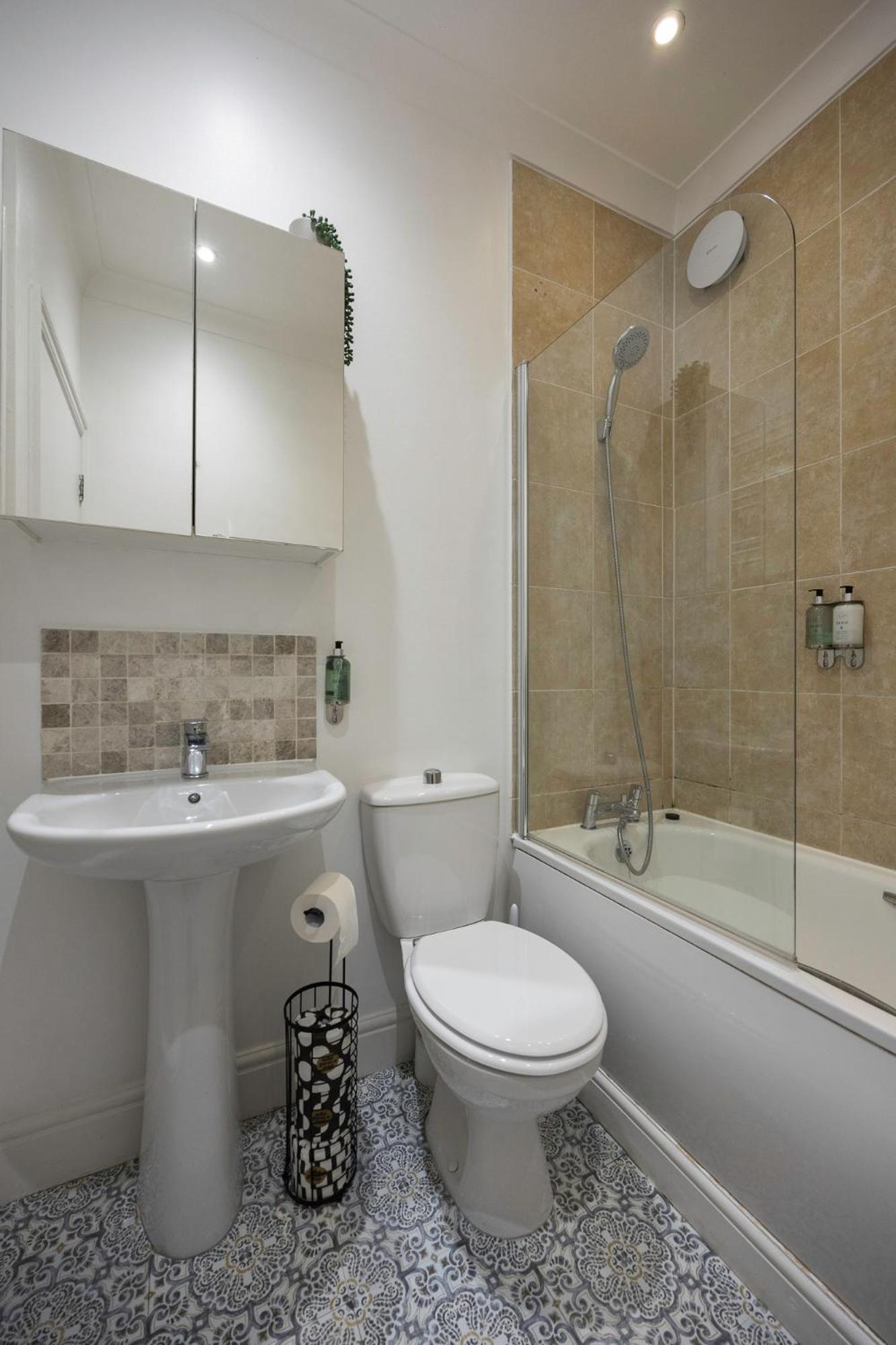 2 Bedroom Flat - With King Sized Beds, Netflix And Sky - Perfect For Contractors, Vacation Guests Or Those Relocating Hove Exterior foto