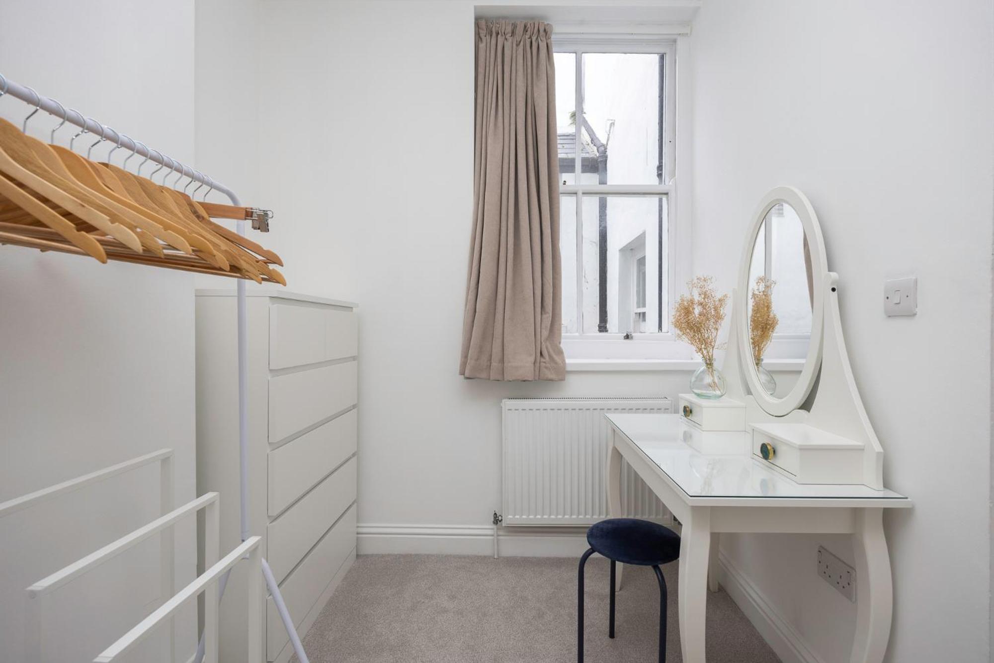 2 Bedroom Flat - With King Sized Beds, Netflix And Sky - Perfect For Contractors, Vacation Guests Or Those Relocating Hove Exterior foto